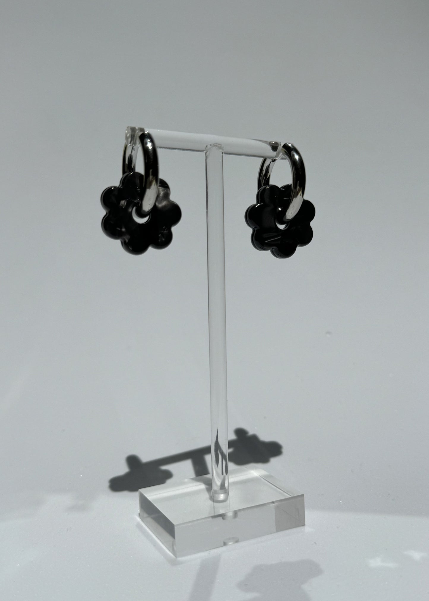 DAISY FLOWERS EARRINGS - BLACK