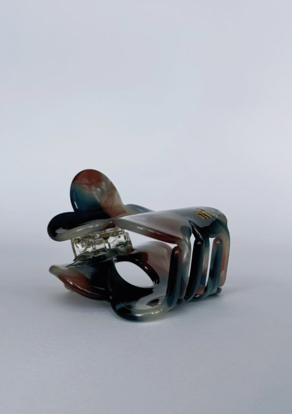 DEEP IN THE SEA CLAW - BLUE&BROWN