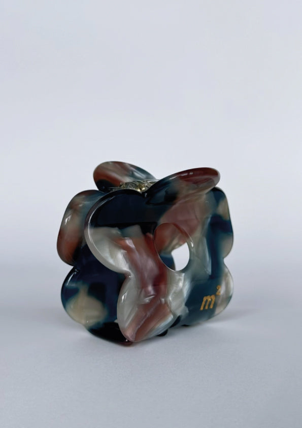 DEEP IN THE SEA CLAW - BLUE&BROWN