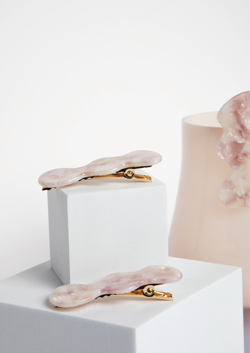 LOPSIDED HAIR CLIP - BABY PINK