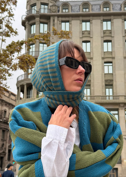 TRIANGLE SCARF AW26 / SMALL - STRIPED BLUE