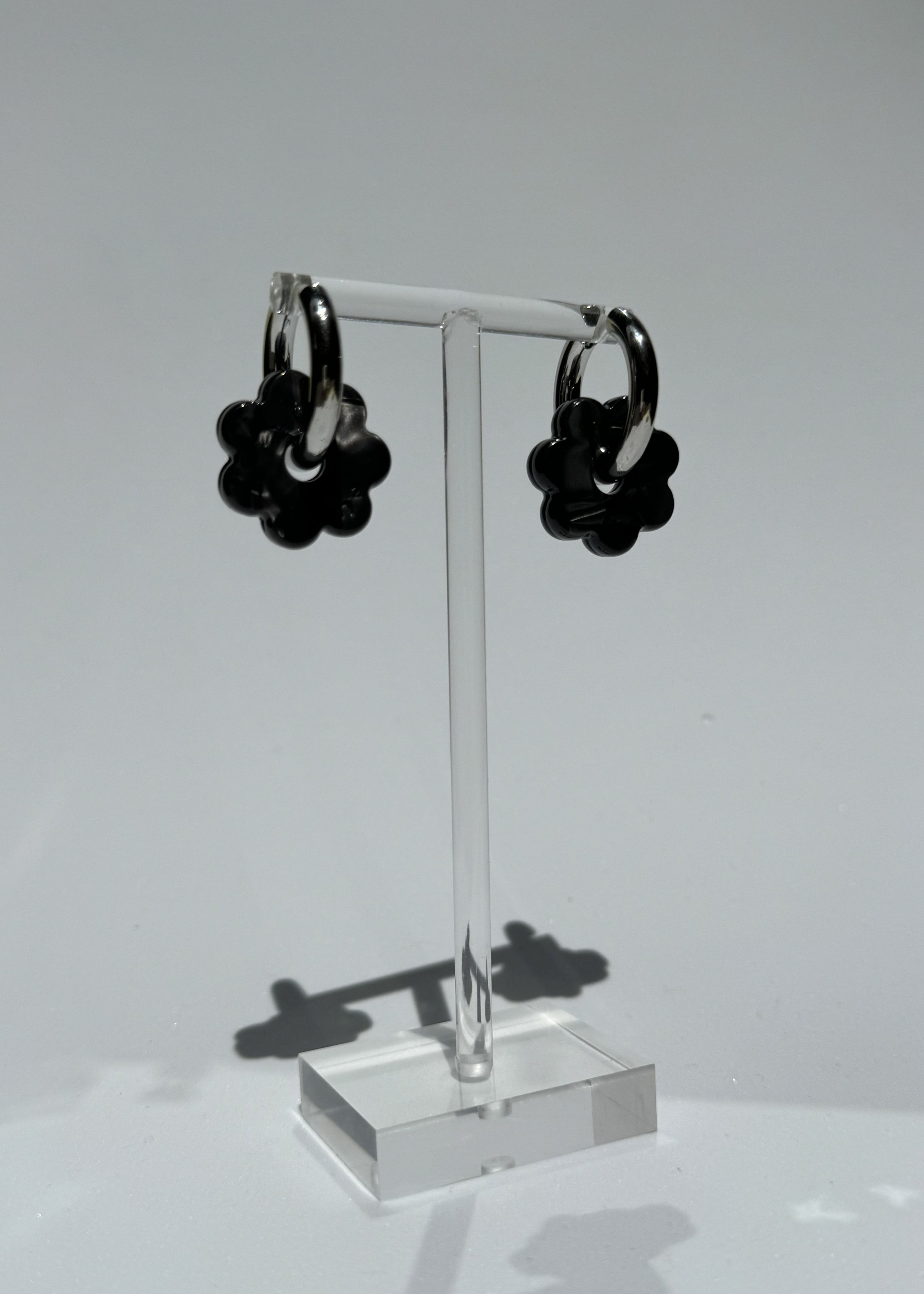 DAISY FLOWERS EARRINGS - BLACK