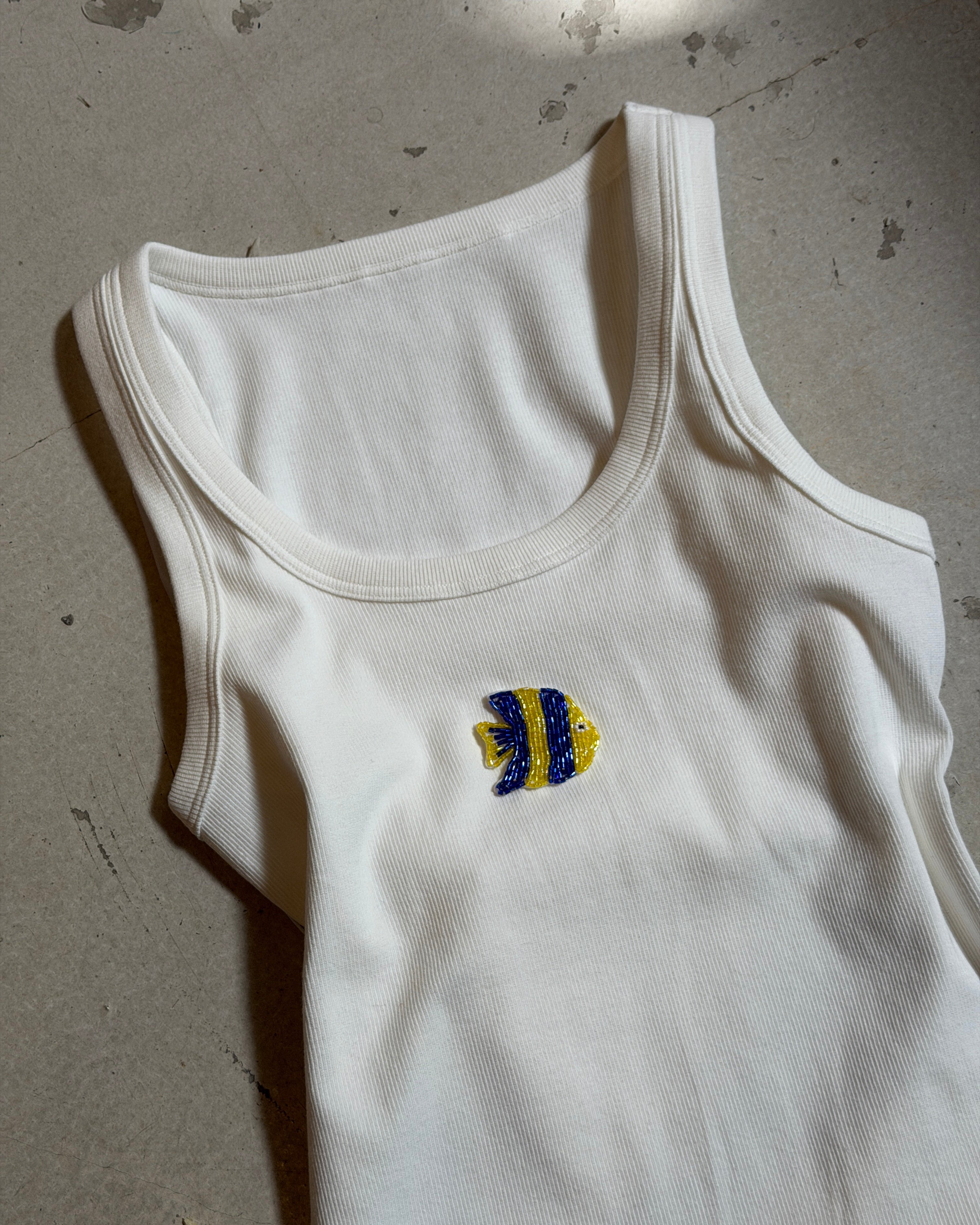EMBROIDERED SLEEVELESS TOP - BLUE TROPICAL FISH
