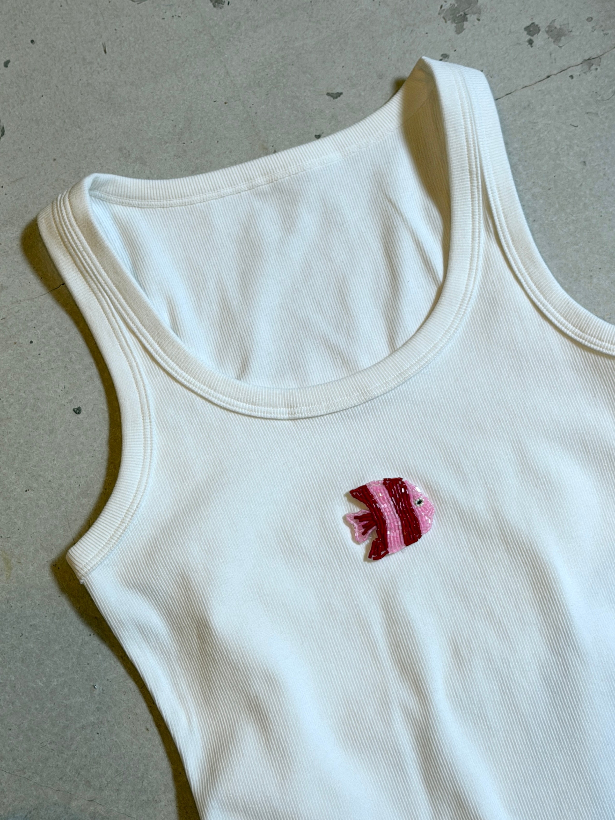 EMBROIDERED SLEEVELESS TOP - PINK TROPICAL FISH