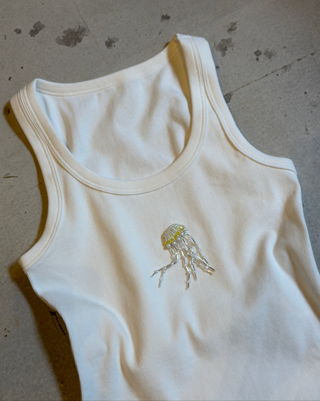 EMBROIDERED TANK TOP - LIME JELLYFISH