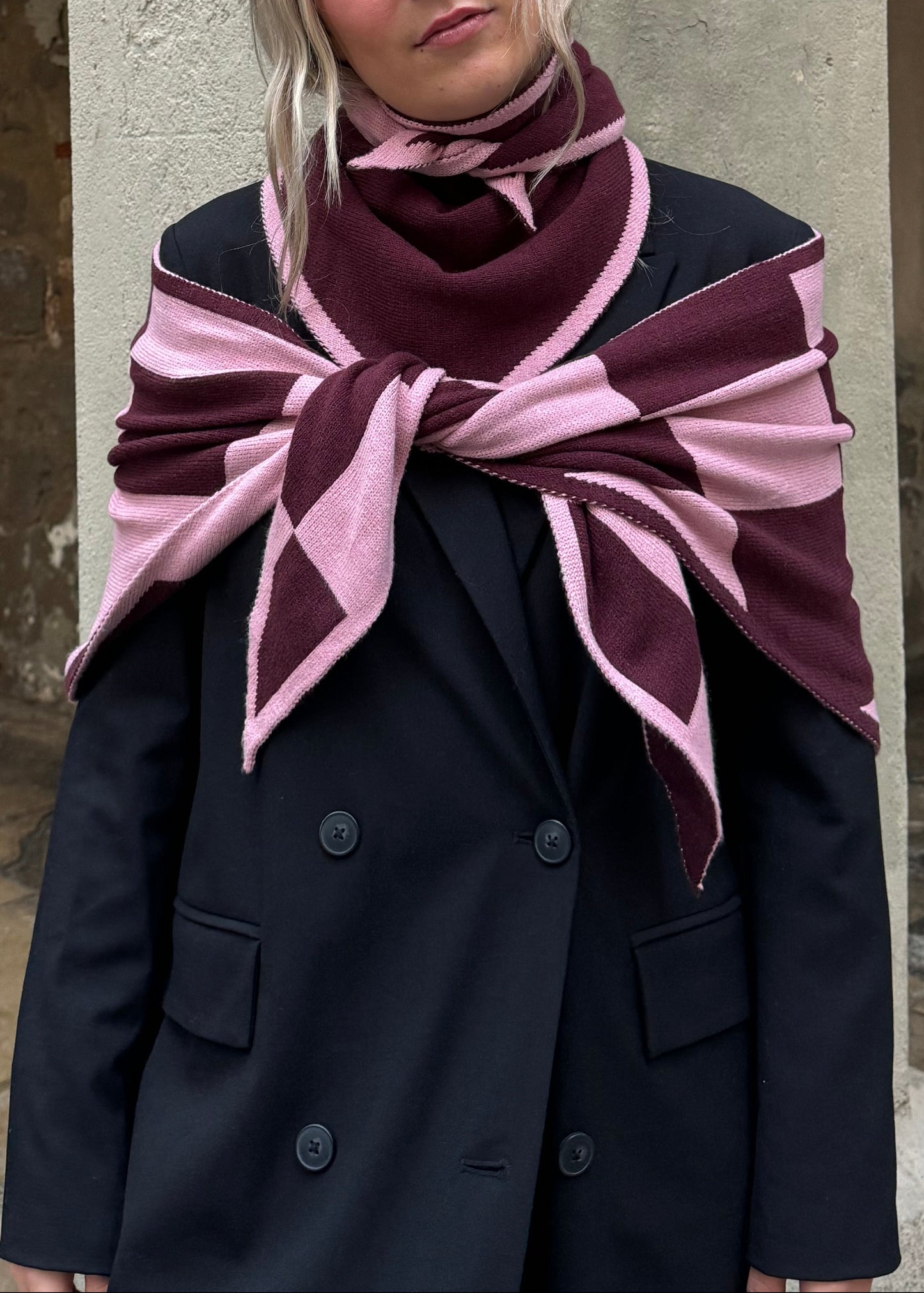 TRIANGLE SCARF AW26 / LARGE - CHECKERED BURGUNDY&PINK