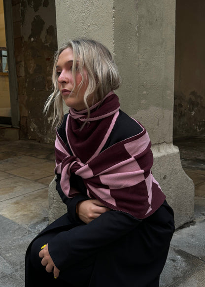 TRIANGLE SCARF AW26 / SMALL - PLAIN BURGUNDY W/ PINK