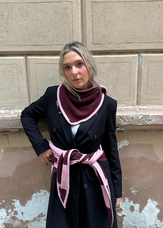 TRIANGLE SCARF AW26 / SMALL - PLAIN BURGUNDY W/ PINK