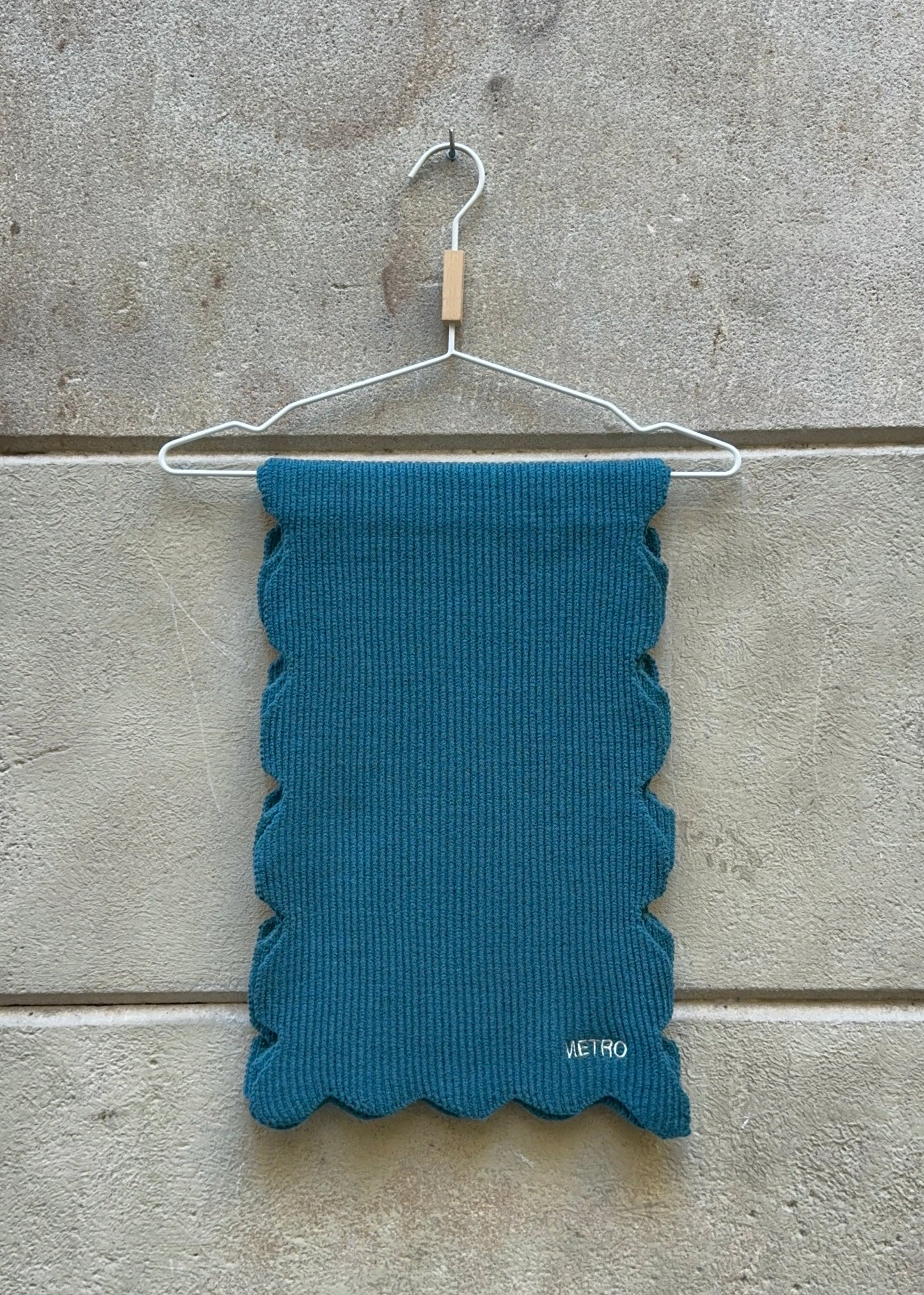 WAVY SCARF AW26 / DEEP TEAL