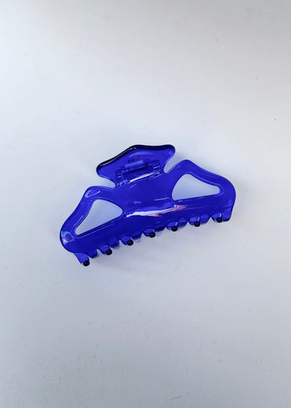 PYRAMID CLAW - CLEAR BLUE