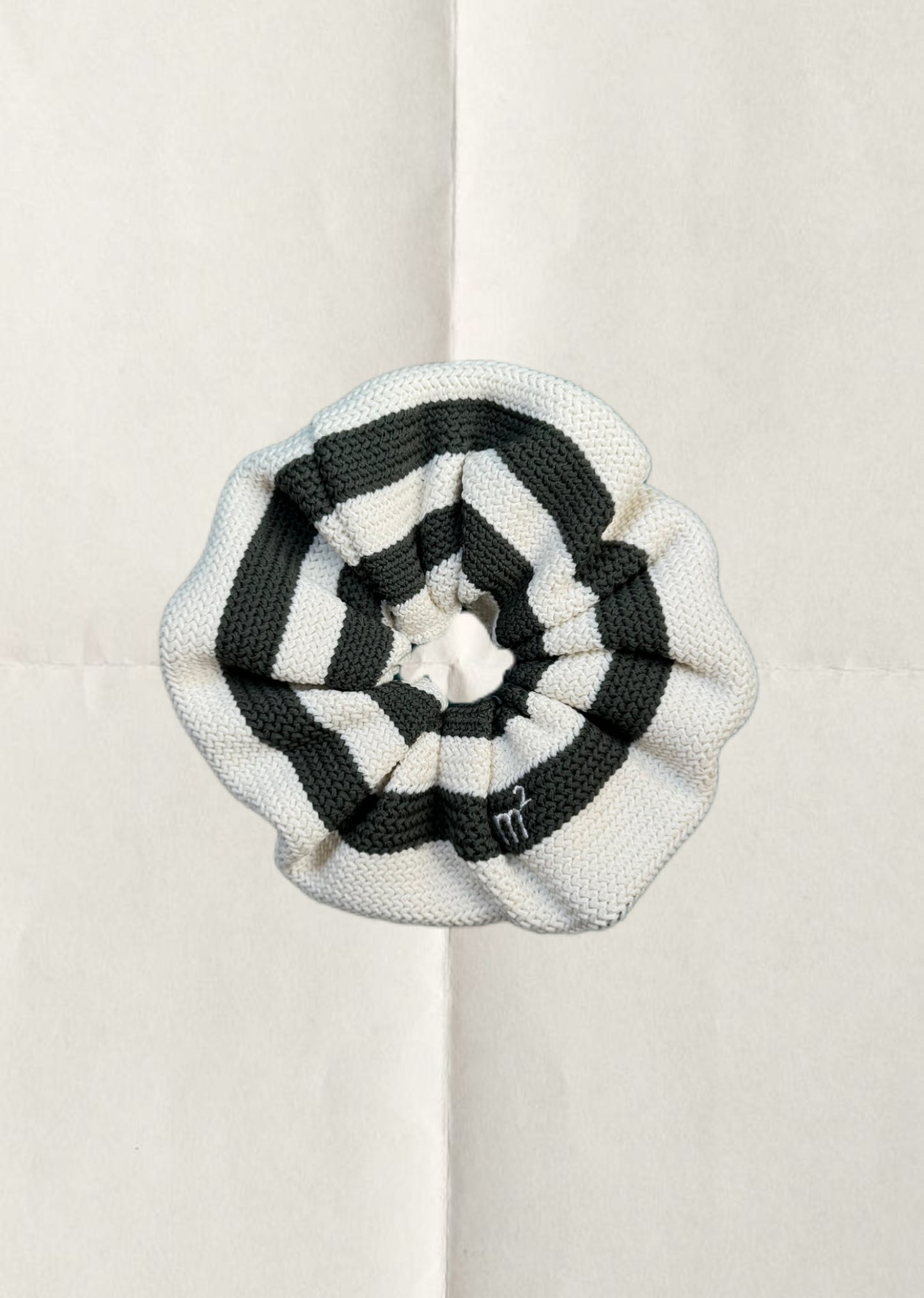 KNITTED SCRUNCHIE - DARKGREY&CREAM