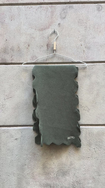 WAVY SCARF AW26 / GREEN