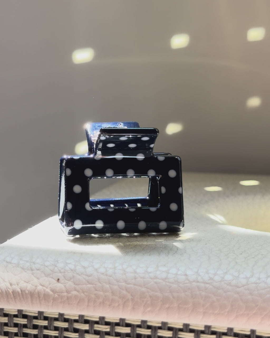 LITTLE SQUARE CLAW - BLUE DOTS