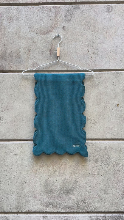 WAVY SCARF AW26 / DEEP TEAL