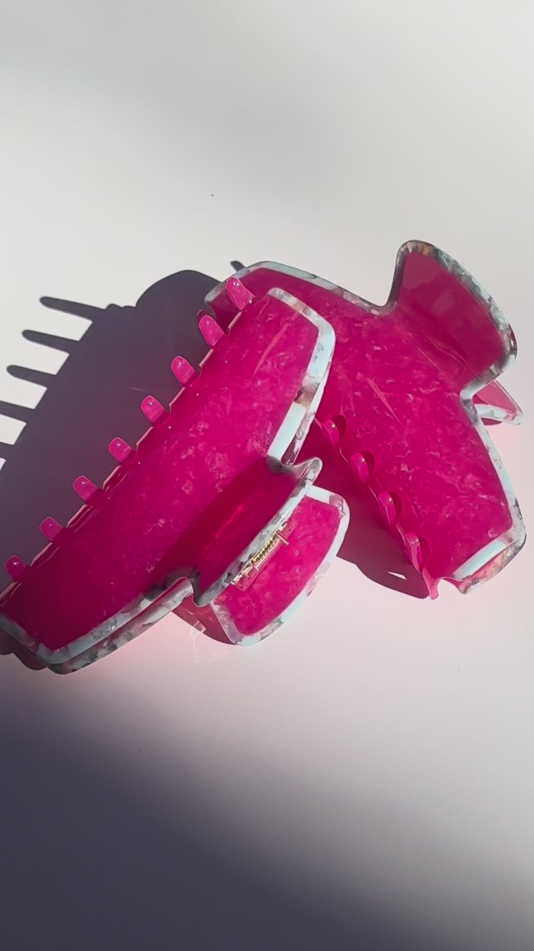 DUAL CONTRAST CLAW - PINK BLUE
