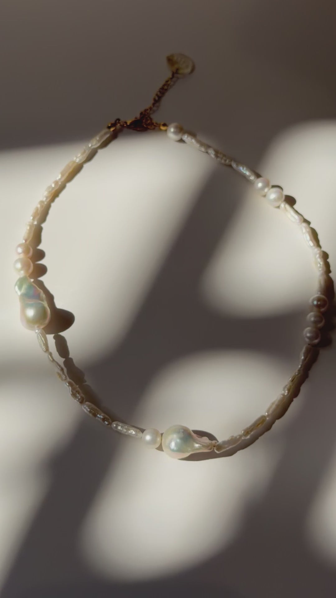 NATURAL STONES NECKLACE - SEA PEARL