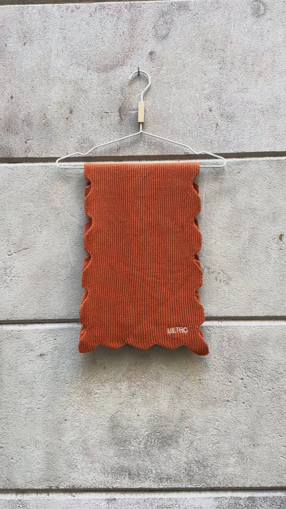 WAVY SCARF AW26 / PUMPKIN