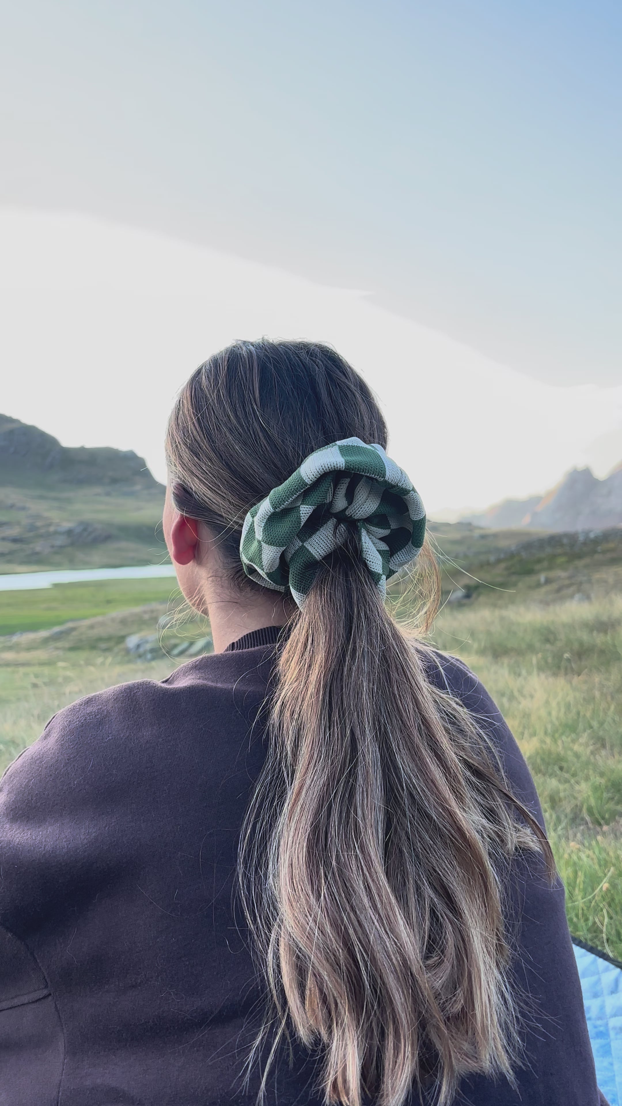 KNITTED SCRUNCHIE - DARKGREEN&BEIGE