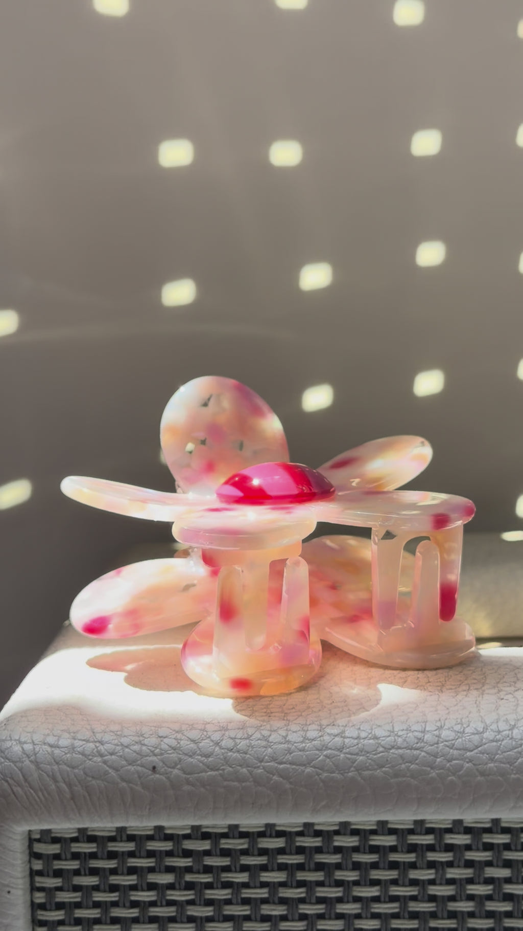 CONFETTI FLOWER CLAW - MULTICOLORED
